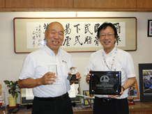 田嶋伸博が磐田市長を訪問、パイクスピーク2015におけるEV勢の活躍を報告